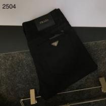 足長効果のある  2026AW  デニムパンツ PRADAブランド コピー スタイリッシュな印象