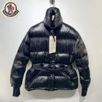 ボディラインにぴったり MONCLERコピーブランド 3色可選 存在感のある 2025AW ダウンジャケット