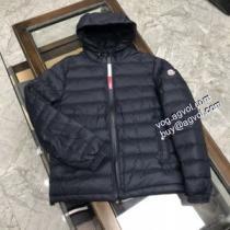 モンクレールコピー 防寒具としての機能もバッチリ 上品な輝きを放つ形 MONCLER 2026秋冬 軽量ダウンジャケット 3色可選