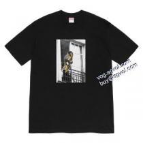 大人のおしゃれに 2色可選 SUPREME 20FW ANTIHERO連名Balcony ジャクソンのベランダに子供を抱いたTシャツ 2026秋冬 シュプリームブランド 偽物 通販