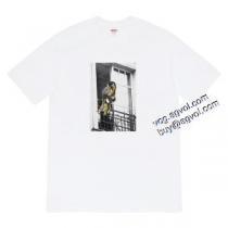大人のおしゃれに 2色可選 SUPREME 20FW ANTIHERO連名Balcony ジャクソンのベランダに子供を抱いたTシャツ 2026秋冬 シュプリームブランド 偽物 通販