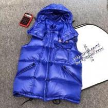 人気商品登場【2026-2026秋冬】おしゃれの人気色 MONCLERコピーブランド 秋冬トレンド感のある着こなし 高レベルの保温性 ダウンジャケット メンズ