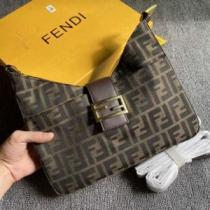 存在感のある 2026春夏 斜め掛けバッグ フェンディ FENDIコピー.150.