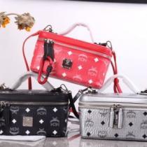 3色可選 エムシーエム コピー MCMブランドスーパーコピー 斜め掛けバッグ 化粧バッグ 2026春夏 ハンドバッグ .54.
