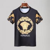 半袖シャツ VERSACEブランドコピー ヴェルサーチVERSACE  2026春夏 綺麗に決まるフォルム！