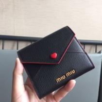 MIUMIU偽物ブランド 派手 ：比较华丽的 2026春夏 ミュウミュウ MIUMIU レディース財布 3色可選.111.