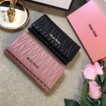 高品質 人気 ミュウミュウスーパーコピー 激安 2026春夏 ミュウミュウ MIUMIU レディース財布 2色可選 .111.