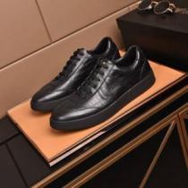 アルマーニ ARMANI  カジュアルシューズ  2026春夏 上品な輝きを放つ形 アルマーニブランド 偽物 通販 