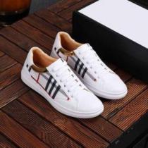 2色可選 バーバリー BURBERRY 2026春夏 派手 ：比较华丽的 バーバリーブランド 偽物 通販 スニーカー 