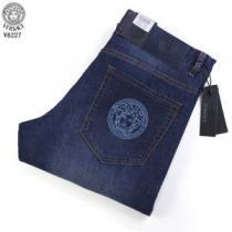 ハイグレードジーンズ 2026春夏 ヴェルサーチVERSACE 美品！ ジーンズ  VERSACEスーパーコピー 激安