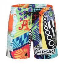 ヴェルサーチVERSACE 2026春夏 機能性・耐久性抜群 首胸ロゴ  VERSACEスーパーコピー  ビーチパンツ