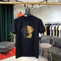 ヴェルサーチVERSACE  半袖シャツ  VERSACEスーパーコピー 激安  ポップ  2色可選  2026春夏