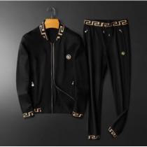 首胸ロゴ ヴェルサーチVERSACE 2025春夏 2色可選 シンプルなデザイン 上下セット VERSACEブランド コピー