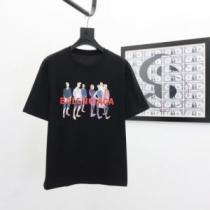 BALENCIAGAスーパーコピー 2色可選 ◆モデル愛用◆ 半袖Tシャツ 2026春夏 バレンシアガ BALENCIAGA