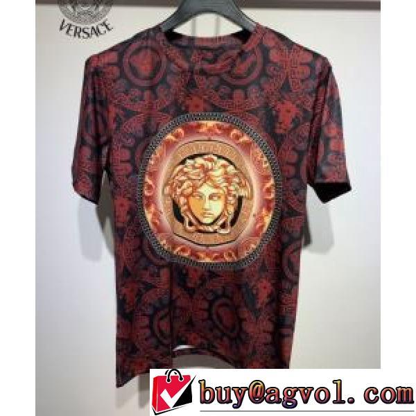 VERSACEスーパーコピー 半袖Tシャツ ヴェルサーチVERSACE 2026春夏 スタイリッシュな印象