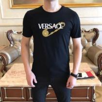 大好評 ヴェルサーチVERSACE 2026春夏 半袖Tシャツ 2色可選 VERSACEブランドスーパーコピー