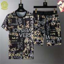 格安！ VERSACEスーパーコピー ヴェルサーチVERSACE 2026春夏 半袖Tシャツ 上下セット