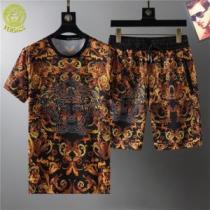 ヴェルサーチVERSACE めちゃくちゃお得 2026春夏 VERSACEコピー ブランド 半袖Tシャツ 上下セット