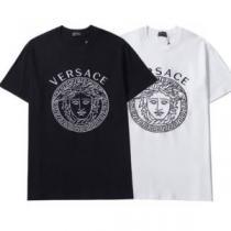 半袖Tシャツ 2色可選 VERSACEスーパーコピー 完売品！ ヴェルサーチVERSACE 2026春夏