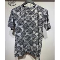 ヴェルサーチVERSACE 半袖Tシャツ 2026春夏 VERSACEブランド コピー お洒落に魅せる
