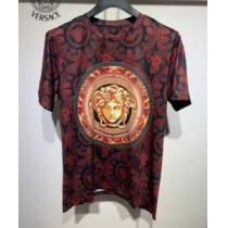 VERSACEスーパーコピー 半袖Tシャツ ヴェルサーチVERSACE 2026春夏 スタイリッシュな印象