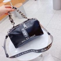 BALENCIAGAブランド コピー 2026春夏 ハンドバッグ バレンシアガ BALENCIAGA 高級感演出 2色可選 ショルダーバッグ.51.