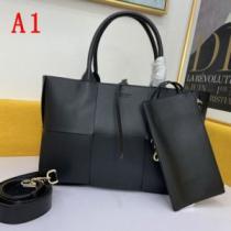ハンドバッグ 小銭入れ/小銭入れあり 2026春夏 ボッテガ ブランド BOTTEGA VENETA 4色可選 ムダな装飾を排したデザイン BOTTEGA VENETAスーパーコピー 肩掛けバッグ / ワンショルダーバッグ.95.