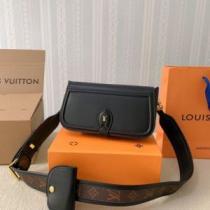 LOUIS VUITTONブランドコピー ルイ ヴィトン LOUIS VUITTON 首胸ロゴ 2026春夏 ショルダーバッグ 斜め掛けバッグ.49..49..49.