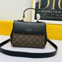 LOUIS VUITTONブランドコピー 耐久性に優れ ルイ ヴィトン LOUIS VUITTON 2026春夏 3色可選 ハンドバッグ ショルダーバッグ 斜め掛けバッグ.49..49..49.