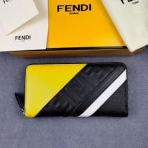 SALE!今季 2026春夏 多機能 長財布 チェーンウオレット 紙幣入れ フェンディ FENDI FENDIコピーブランド.506.
