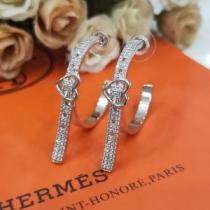 ピアス HERMESコピー ブランド 実用性に溢れるアイテム エルメス HERMES 2026春夏.228.