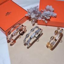 機能性も備えたアイテム 2026春夏 バングル 3色可選 エルメス HERMES 偽物ブランド 数に限りがある.228.