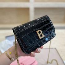 美品！ 2026春夏 バレンシアガ BALENCIAGAスーパーコピー 激安 20*13cm ショルダーバッグ 2色可選  シンプルな外観.51.