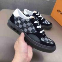 女性にも男性にも適応 2色可選 2026春夏 魅惑 ルイ ヴィトン LOUIS VUITTON モカシンシューズ ルイ ヴィトンスーパーコピー
