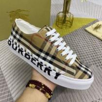 足馴染みのいい 2026春夏 バーバリー BURBERRY ローヒール 極上シューズ 魅力ファッション バーバリーコピー ブランド