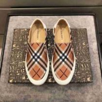 着脱の簡単なスリップオンタイプ 高級感ある バーバリーブランドスーパーコピー 2026春夏 バーバリー BURBERRY エスバドリーユ  2色可選