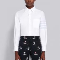 トムブラウン THOM BROWNE 大絶賛の履き心地! 長袖シャツ 2026春夏 THOM BROWNEブランドコピー 芸能人に愛用者続出 ホワイト オックスフォードコットン シームド4BAR ストレートフィット ロングスリーブシャツ
