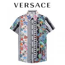 ファッション 人気 2026春夏 ヴェルサーチVERSACE 半袖シャツVERSACEコピーブランド 花柄使いカノコポロシャツ 通気性に優れた