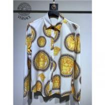 値下げ！ ヴェルサーチVERSACE 2026春夏 長袖シャツ VERSACEスーパーコピー 格安！ 肩特有のゆったりとしたデザインで、肩が約を受けずに街の雰囲気を漂わせます。