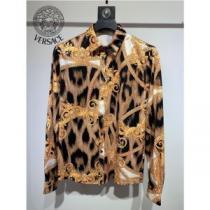 2025春夏 ヴェルサーチVERSACE めちゃくちゃお得  長袖シャツ VERSACEブランドスーパーコピー ヴェルサーチシャツコピー 明るいプリントがはっきりしています。ここで細部の仕上げを見せて、品質を明らかにします。