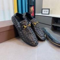 個性的 ボッテガ ブランドスーパーコピー 激安 紐なし 2026春夏 ボッテガ ブランド BOTTEGA VENETA 軽い履き心地 スリップオン