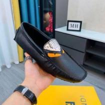 豊富なサイズ 2色可選 FENDIブランド 偽物 通販 2026春夏 フェンディ FENDI モカシンシューズ 軽い履き心地