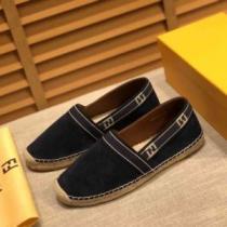 綺麗に決まるフォルム！ FENDIブランドコピー 2026春夏 フェンディ FENDI 2色可選 モカシン 脱ぎ履きしやすい/着脱しやすい