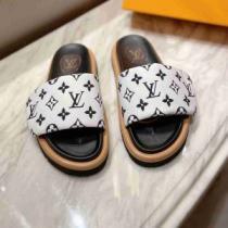 コスパ最高のプライス 2026 おしゃれに絶大な人気の 春夏LOUIS VUITTON 4色可選 サボサンダル 高機能防滑ソール ルイ ヴィトンコピーブランド 