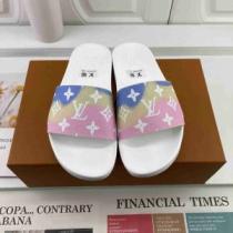 2026 流行り 春夏LOUIS VUITTON 優しい履き心地 ルイ ヴィトンブランド コピー 高級ルームシューズ 大人 トレンド ナチュラルな素材感