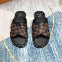 ルイ ヴィトンスーパーコピー  2026 軽い履き心地 春夏 2色可選 LOUIS VUITTON 個性的 コンフォートサンダル ナチュラルな素材感