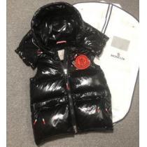 2025秋冬 モンクレール MONCLER 2色可選 フードづき 希少価値大！ モンクレール偽物ブランド 軽量ダウンジャケット 秋冬を彩る一着