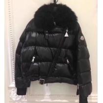 着心地 の良い 2026秋冬 モンクレールブランド コピー 2色可選 モンクレール MONCLER 着心地がクセになる 一番人気の新作はこれ 軽量ダウン