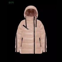 首周りもあったかい シルエットの美しい服 2026秋冬 スタイリッシュなデザイン モンクレール MONCLER ダウンプレミアムダウンジャケット 活用できるアイテム