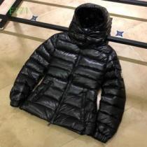 2026秋冬 モンクレール MONCLER 軽量ダウンジャケット モンクレールコピー ブランド 寒い季節にピッタリの一枚 秋のお出かけに最適 コーデに合わせ